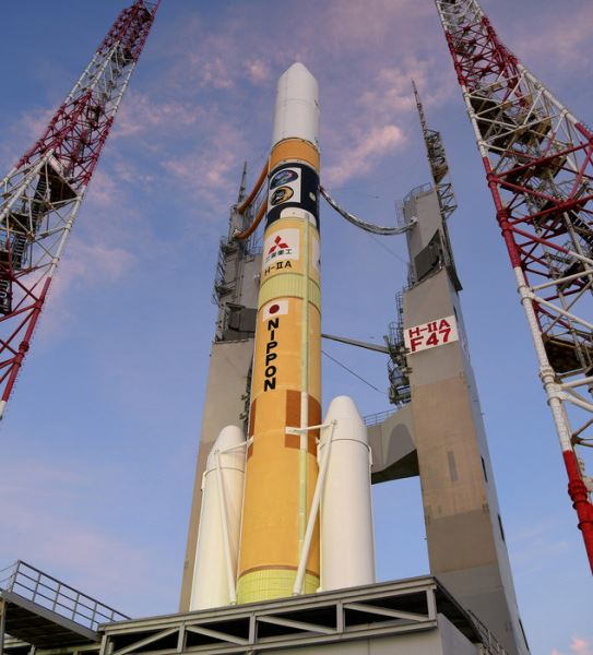 Япония вновь летит на Луну и запускает телескоп, причём с помощью одной ракеты! Детальный обзор и видео запуска миссий XRISM и SLIM.