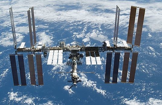 NASA перенесло два выхода астронавтов в космос из-за утечки на «Науке»