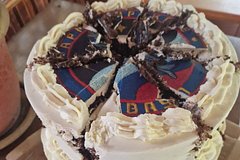 Выпускников российского летного училища попытались отравить тортом