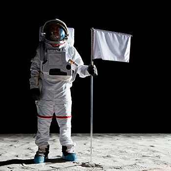 В космосе носят Prada: Миучча Прада теперь разрабатывает скафандры для посадки на Луну