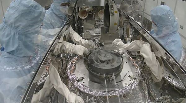 NASA показало образцы грунта с астероида Бенну