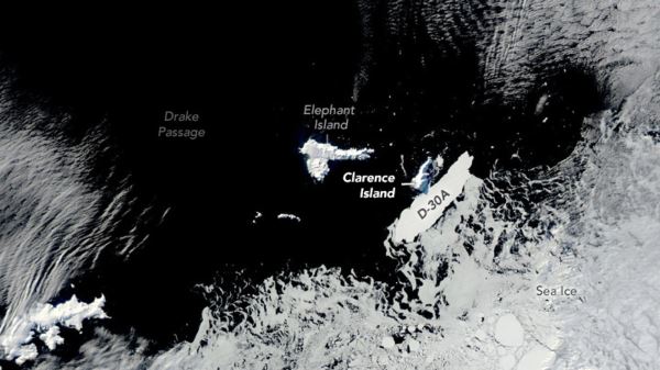 Спутник заметил, как айсберг размером с Киевское водохранилище столкнулся с островом