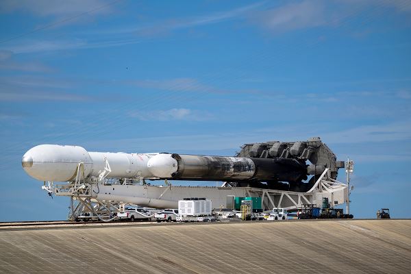 РН Falcon Heavy миссии Psyche вывезена на стартовую площадку — Новости Космонавтики