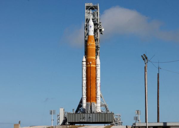 NASA не удастся сократить расходы на лунную ракету SLS